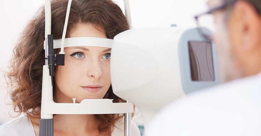 5 Early Signs of Astigmatism and How to Correct It